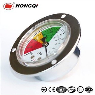 Установите манометр на заднюю панель